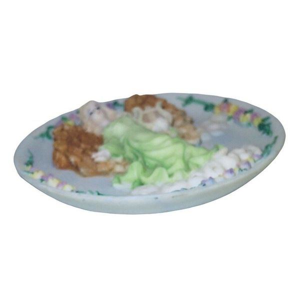 3D Angel figure elegant on 4.5” round‎ floral decorative piece tabletop stand up - Picture 2 of 4